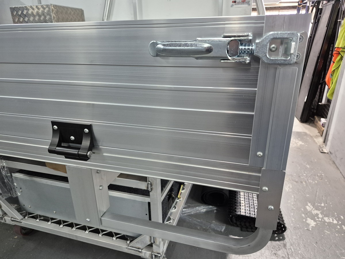 Dual Cab Alloy H/D Complete Ute tray 1855mm Wide x 1650mm Long Complete with Mount Kit , suit Most Dual Cab Utes - Image 12